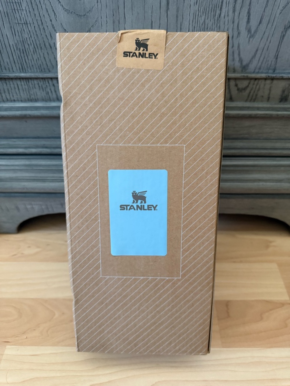 Stanley Insulated Bottle 40oz  in Light Blue with Kraft Gift Box - Picture 3 of 8